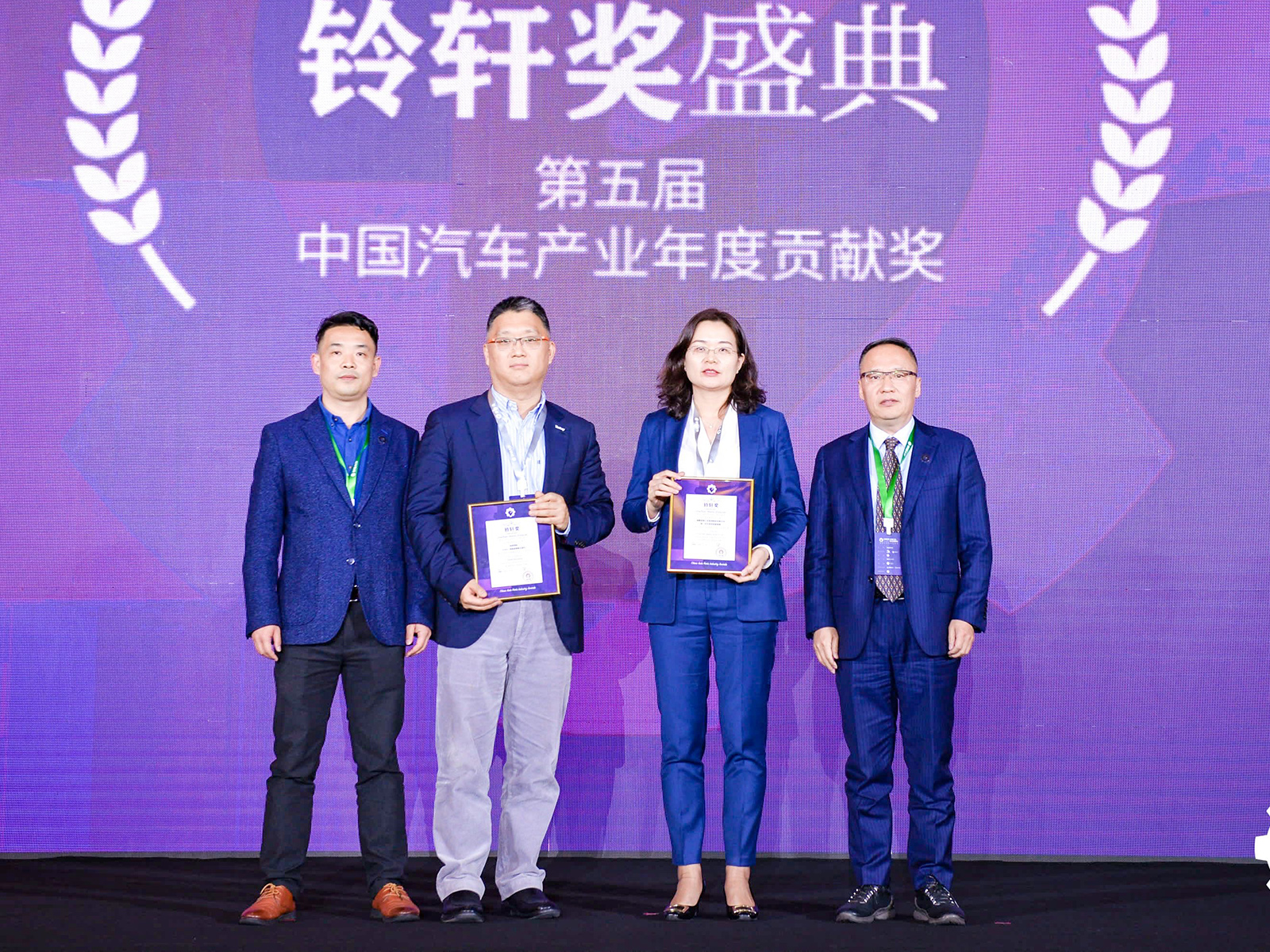 亿万28新一代车联网智能玻璃获2020年铃轩奖