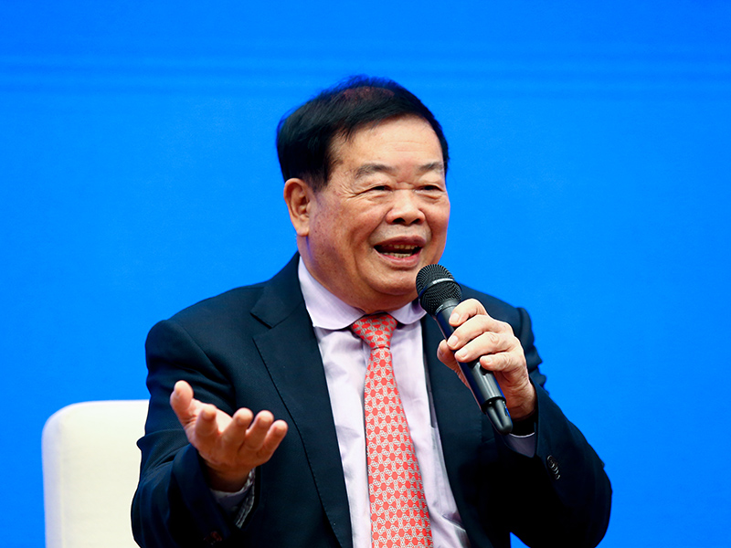 曹德旺参加国新办中外记者见面会：做慈善不止是捐钱